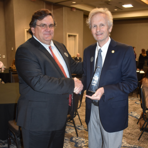 Read more about the article President Taze Shepard Honored with Solo and Small Firm Section’s 2021 Outstanding Service Award