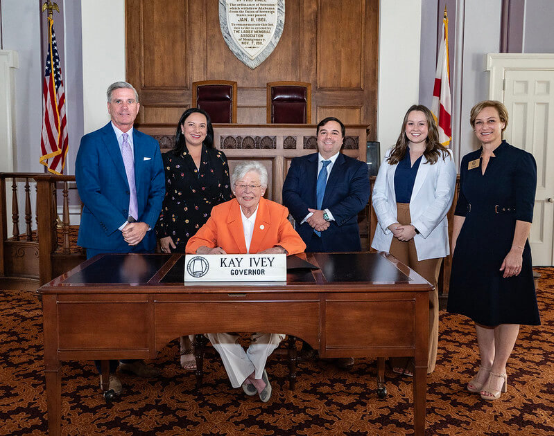 Read more about the article Governor Kay Ivey Signs “Law Day in Alabama” Proclamation